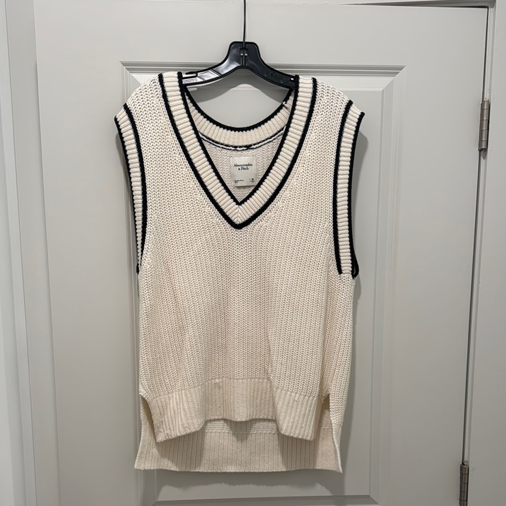 Abercrombie & Fitch Cream and Black Knit Vest